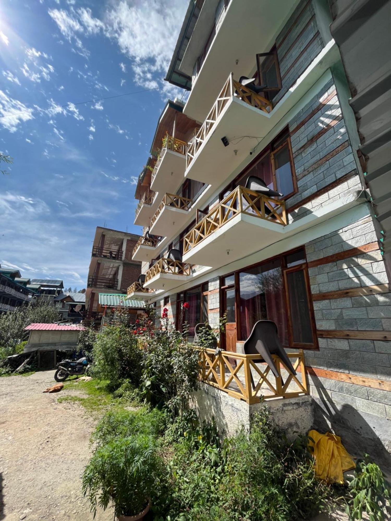 Yolo Backpackers - Manali Hostel Exterior photo