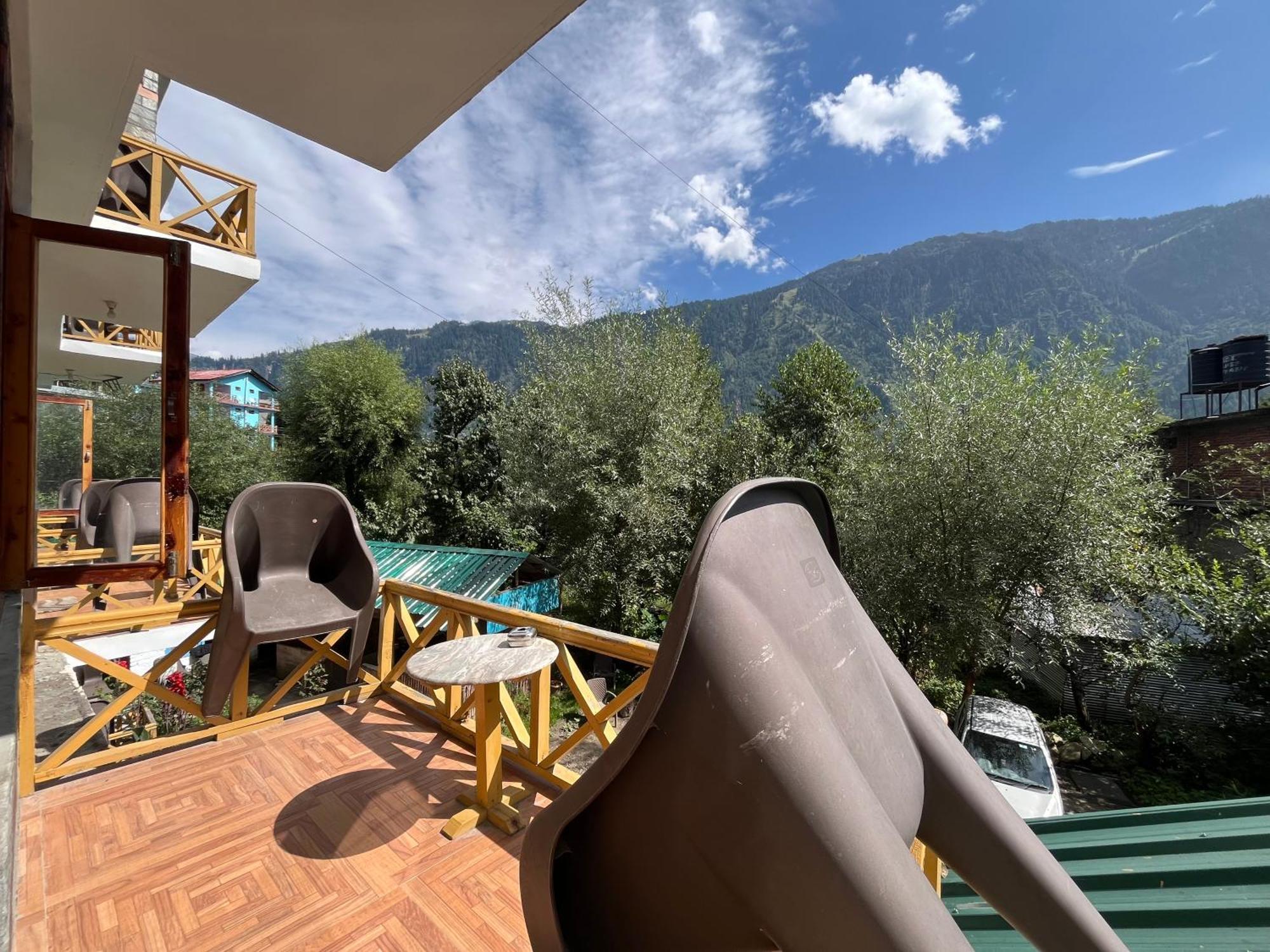 Yolo Backpackers - Manali Hostel Exterior photo